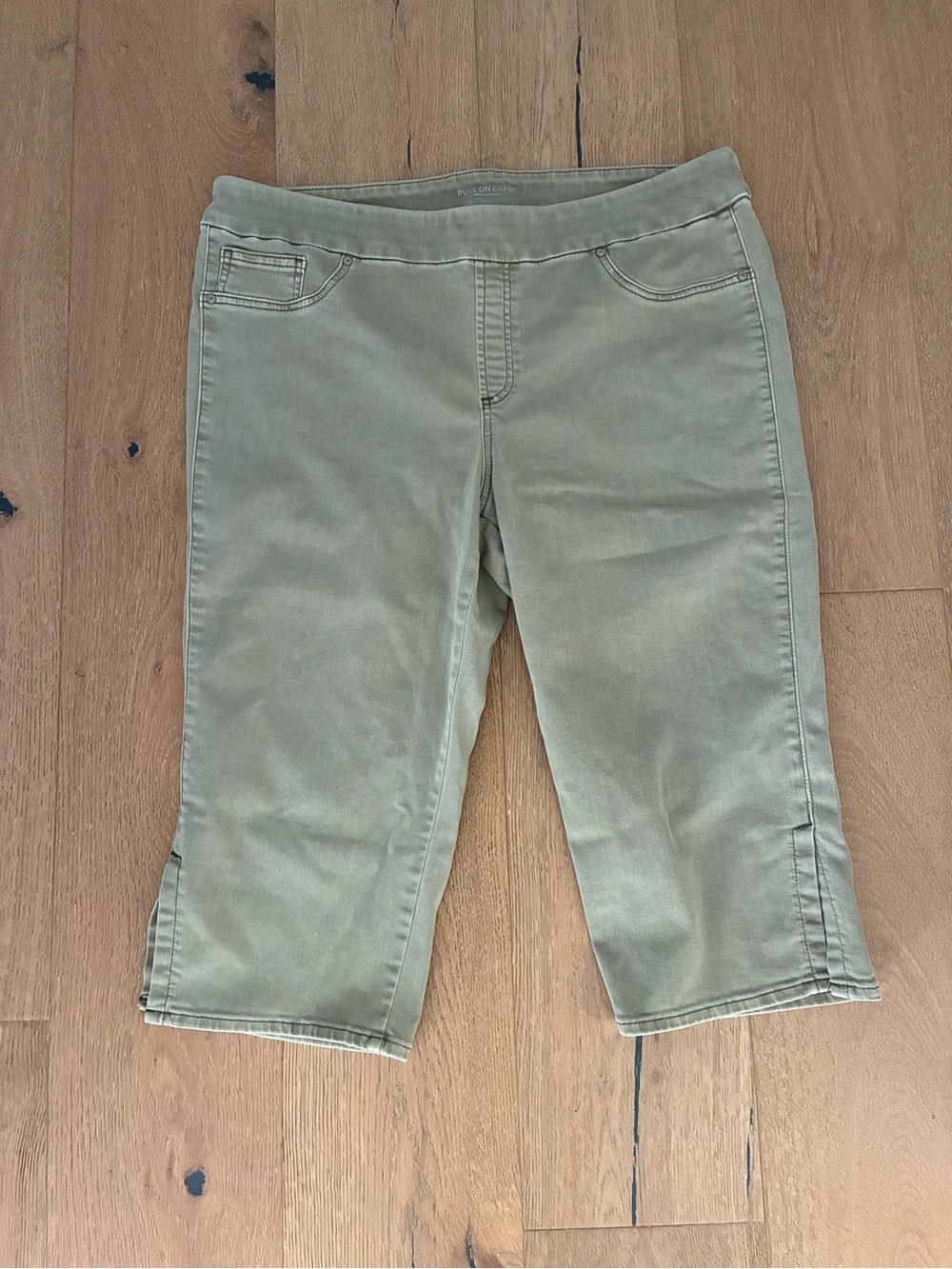 Chico's khaki Capri Pull-On Pants